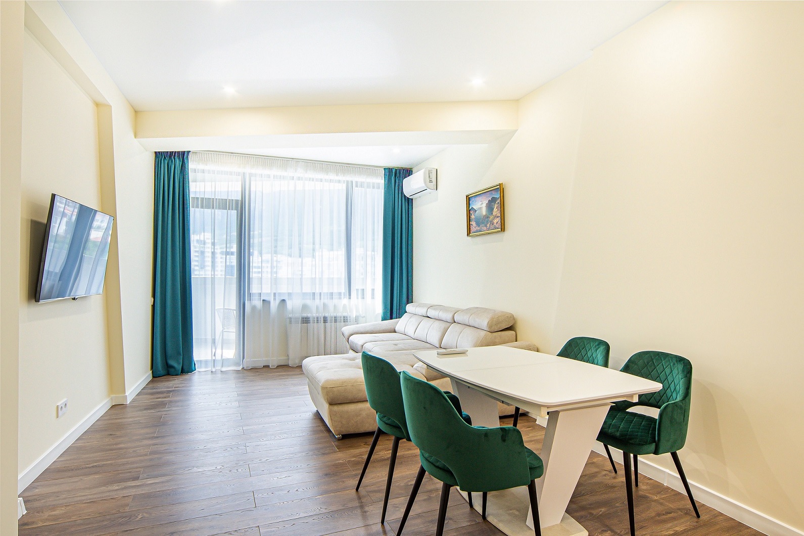 Апартаменты 2-местный 2-комнтаный с видом на горы